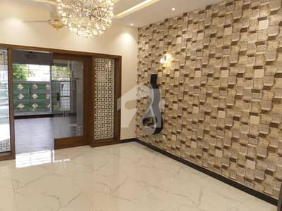 House Sized 10 Marla In Central Park Housing Scheme