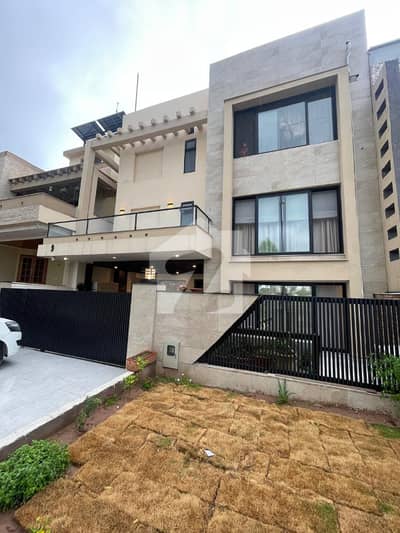Extra Lavish 10 Marla House for Sale | 7 Bedrooms | Ground + Mezzanine + 1st Floor | Bahria Enclave Sector A