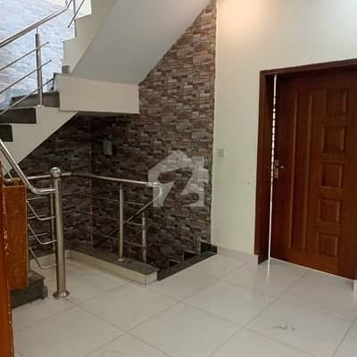 Ali Blok. 5 Marla Full House with gas good Condition