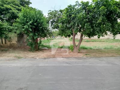 ویلینشیاء ہاؤسنگ سوسائٹی لاہور میں 1 کنال رہائشی پلاٹ 4.0 کروڑ میں برائے فروخت۔