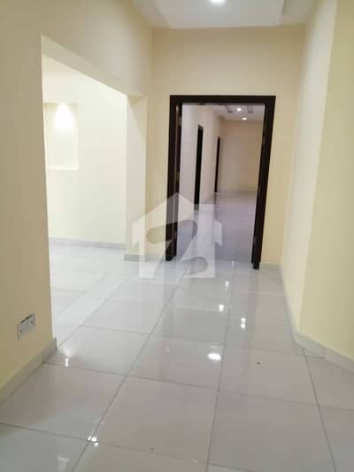 10 Marla beautiful house upper portion Available for rent