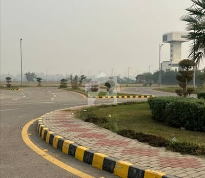 ڈی ایچ اے فیز 8 - بلاک زیڈ 2 ڈی ایچ اے فیز 8,ڈی ایچ اے ڈیفینس,لاہور میں 4 مرلہ کمرشل پلاٹ 2.25 کروڑ میں برائے فروخت۔ ڈی ایچ اے فیز 8 - بلاک زیڈ 2 ڈی ایچ اے فیز 8,ڈی ایچ اے ڈیفینس,لاہور میں 4 مرلہ کمرشل پلاٹ 2.25 کروڑ میں برائے فروخت۔