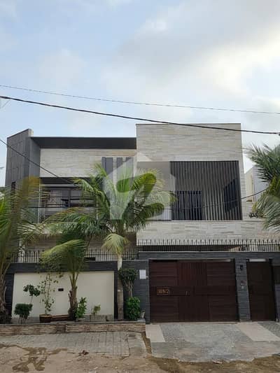 300 yards bungalow for sale at the prime location of Dha phase iv