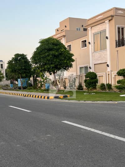 AWT 2 KANAL A BLOCK 60 FIT ROAD NEAR PARK MASJID PRIME LOCATION ERASONABLE PRICE