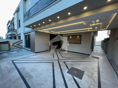 Urgent Sale Investor Price 10 Marla Brand New House Double Unite Back Open Life Time House For Sale