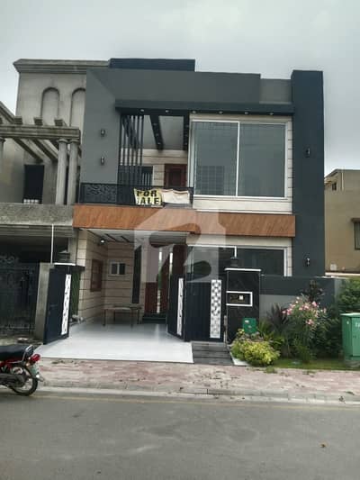 5 Marla Beautiful Modern Style House For Sale Sector D, Bahria Town Lahore