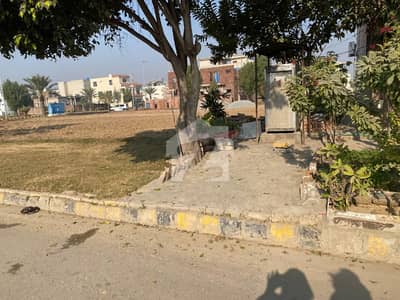 سٹی ہاؤسنگ سوسائٹی گوجرانوالہ میں 5 مرلہ رہائشی پلاٹ 82.0 لاکھ میں برائے فروخت۔