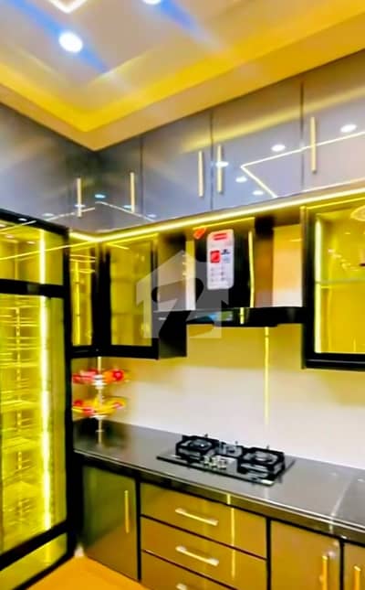 یو ای ٹی ہاؤسنگ سوسائٹی لاہور میں 4 کمروں کا 1 کنال مکان 5.2 کروڑ میں برائے فروخت۔