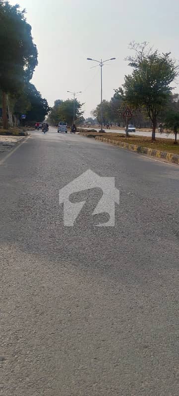 بلیو ایریا اسلام آباد میں 1 کنال کمرشل پلاٹ 33.0 ارب میں برائے فروخت۔