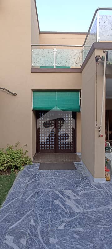 1 Kanal Corner House For Sale In Rehman Villas Opposite Mall Of Defence (Avenues Mall).
