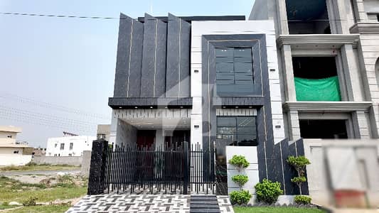 Prime Location 5 Marla Spacious House Is Available In Central Park - Block B For Sale