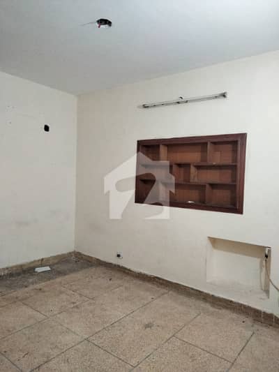 FACING PARK 5 MARLA UPPER PORTION AVAILABLE FOR RENT FOR EDUCATED FAMILY FACING PARK 5 MARLA UPPER PORTION AVAILABLE FOR RENT FOR EDUCATED FAMILY