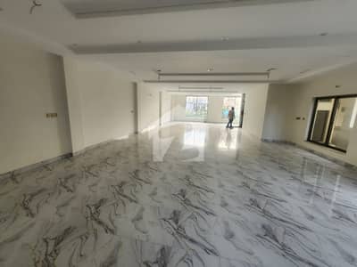 1 Kanal Ideal Building Is Available