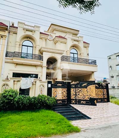 جوبلی ٹاؤن ۔ بلاک بی جوبلی ٹاؤن,لاہور میں 7 کمروں کا 10 مرلہ مکان 3.8 کروڑ میں برائے فروخت۔