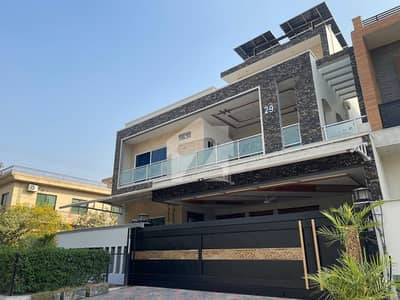 جی ۔ 13/4 جی ۔ 13,اسلام آباد میں 6 کمروں کا 14 مرلہ مکان 11.75 کروڑ میں برائے فروخت۔