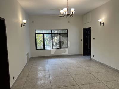 separate Gate upper portion 3bed 3bath tvl kitchen available in ideal location separate Gate upper portion 3bed 3bath tvl kitchen available in ideal location