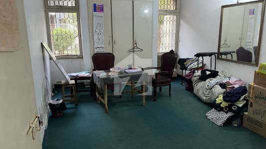عسکری 1 عسکری,لاہور میں 3 کمروں کا 9 مرلہ فلیٹ 2.1 کروڑ میں برائے فروخت۔