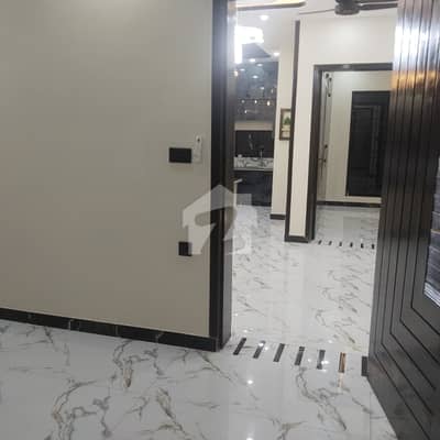 10 MARLA LOWER PORTION AVAILABLE FOR RENT