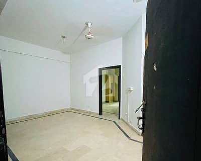 950 Square Feet Flat For sale Is Available In Top City 1