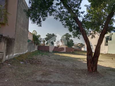 HOT LOCATION PLOT FOR SALE/TIP PH2 18 MARLA PLOT FOR SALE/LAHORE PROPERTY FOR SALE