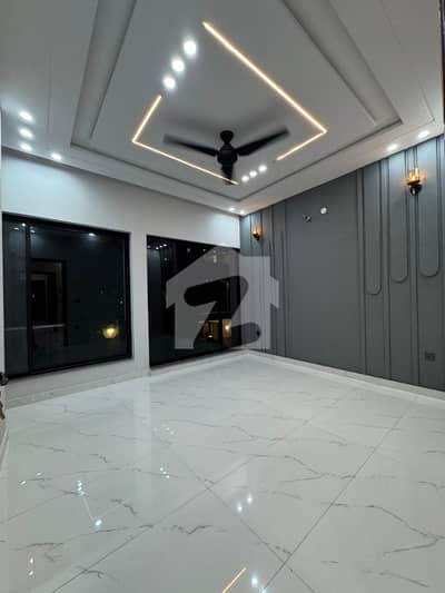 Best Location! 5 MARLA House For Sale Lake City Lahore.