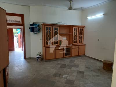 10 Marla Outstanding Lower Portion In Johar Town Near SHAUKAT KHANUM HOSPITAL PRIME LOCATION
