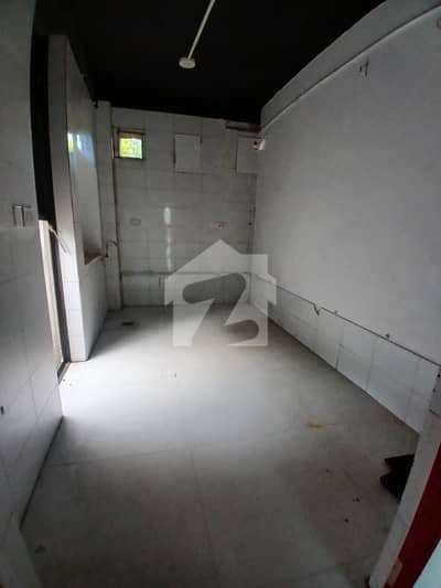 گلبرگ لاہور میں 3 مرلہ Studio دکان 1.65 لاکھ میں کرایہ پر دستیاب ہے۔