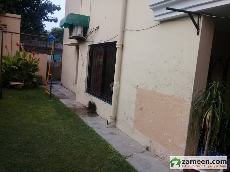 1 Kanal Town House Is Available For Sale In Gulberg Beautiful Location