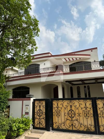 1 Kanal Luxury House with Full Basement 1 Kanal Luxury House with Full Basement