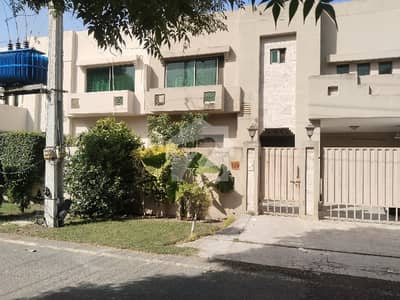 10 Marla 4 Bedrooms House sector A Askari 11 Lahore For Sale