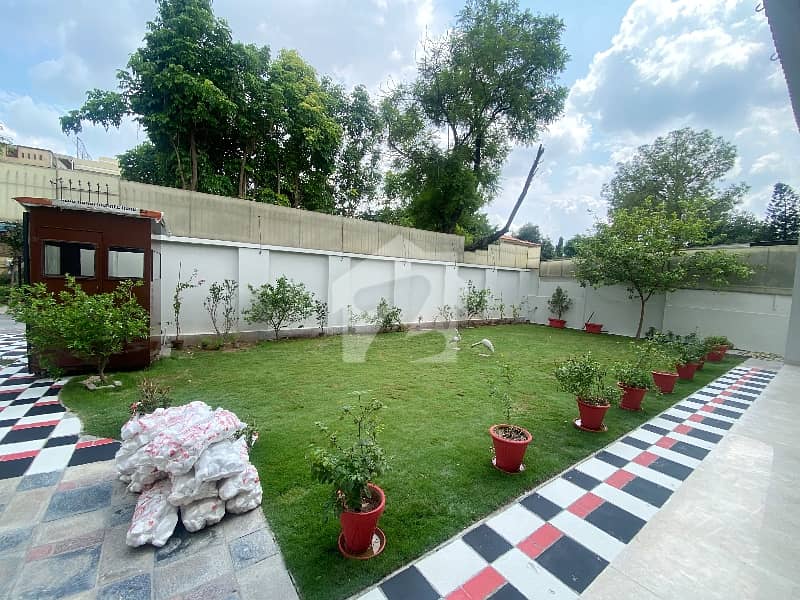House For Sale In F8 Prime Location House For Sale In F8 Prime Location