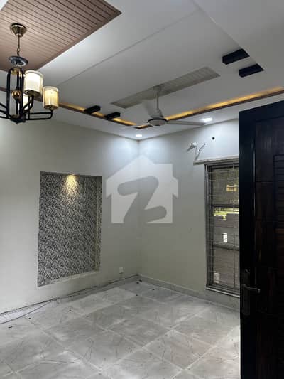 5 Marla Beautiful House for Rent | 4 Bedrooms | Prime Location |