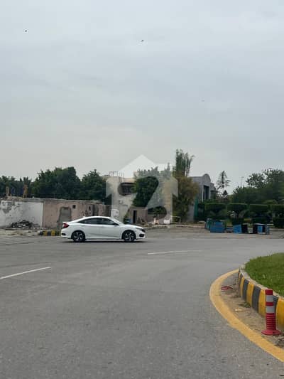 805 Square Yards Premium Plot For Sale In Garden City