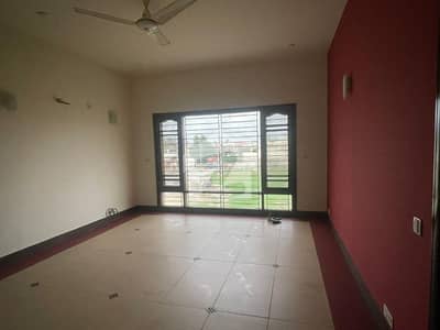 500 YARDS WELL MAINTAINED BUNGALOW FOR SALE PHASE 6 DHA
