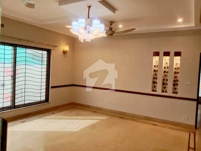 1 Kanal Well Maintained Full House Available For Rent At Prime Location Of DHA Phase 4 Near Gold Crest Mall