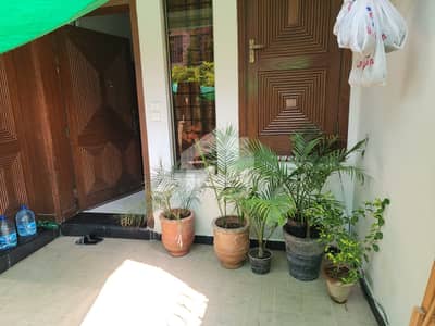 جی ۔ 13 اسلام آباد میں 4 کمروں کا 4 مرلہ مکان 3.9 کروڑ میں برائے فروخت۔