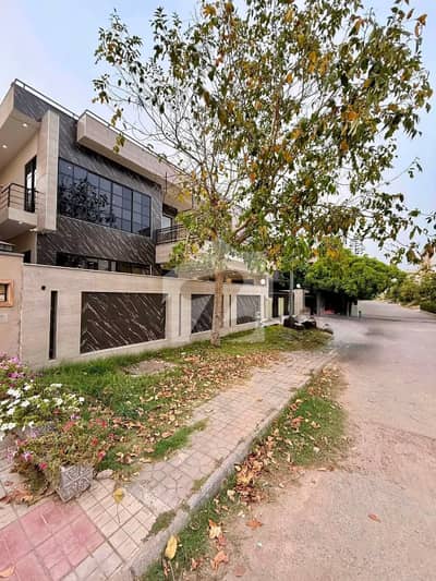 Top Class house on investor Price in Dha 2