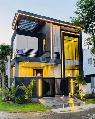 5 MARLA BRAND NEW ULTRA MODERN HOUSE FOR SALE NEAR TO PARK