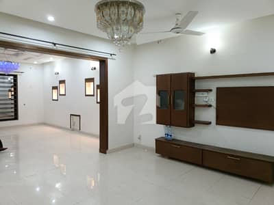 14 Marla Beautiful Upper Portion Available For Rent
