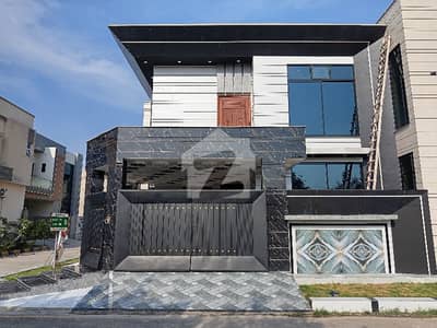 Prime Location House For Grabs In 8 Marla Faisalabad