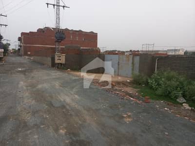 عطاء بخش روڈ لاہور میں 3 کنال عمارت 2.0 لاکھ میں کرایہ پر دستیاب ہے۔
