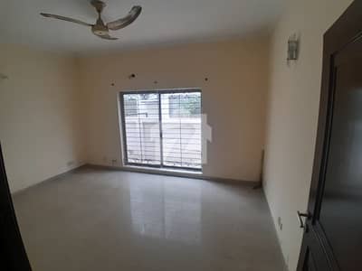 Dha Phase 8 Park View C Block 10 Marla Villa Available For Rent