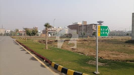 A Spacious Prime Location 3 Marla Residential Plot In Oasis One