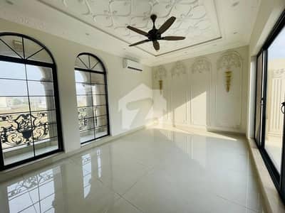 Prime Location 10 Marla House For Rent In DHA Phase 8 - Ex Park View