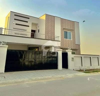 فالکن کمپلیکس نیوملیر ملیر,کراچی میں 4 کمروں کا 14 مرلہ مکان 8.9 کروڑ میں برائے فروخت۔ فالکن کمپلیکس نیوملیر ملیر,کراچی میں 4 کمروں کا 14 مرلہ مکان 8.9 کروڑ میں برائے فروخت۔