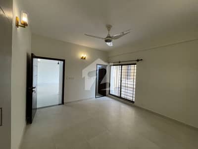 Avail Yourself A Great Prime Location 2480 Square Feet Flat In Askari 5 - Sector J