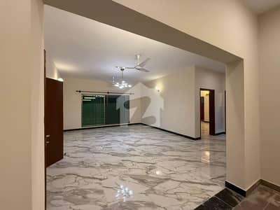 Ideally Located Prime Location House Of 375 Square Yards Is Available For Sale In Karachi