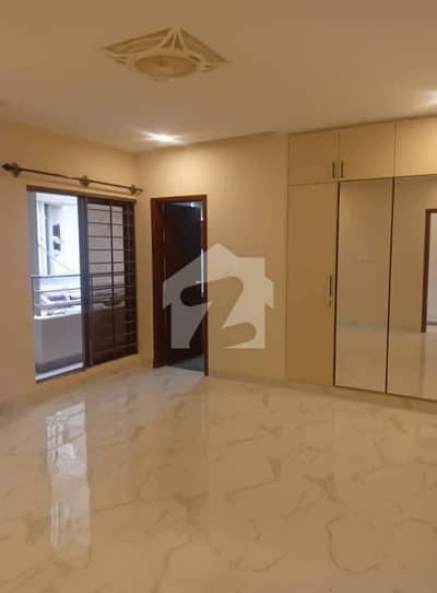 Flat In Askari 5 Sized 3000 Square Feet Is Available