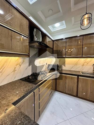 Perfect Prime Location 1050 Square Feet Flat In Garden East For sale