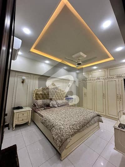 Prime Location 2000 Square Feet Flat In Cosmopolitan Society Is Available For sale